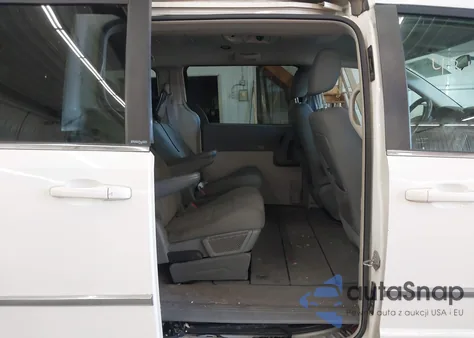 2010 Chrysler Town & Country Touring из США, поврежденный, VIN 2A4RR5D15AR212357